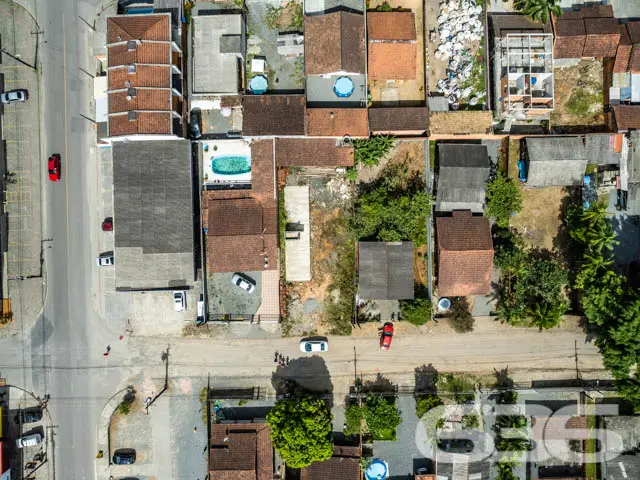 VENDE-SE TERRENO, NO BAIRRO PARANAGUAMIRIM, EM JOI
