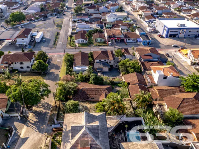 VENDE-SE TERRENO, NO BAIRRO FLORESTA, EM JOINVILLE