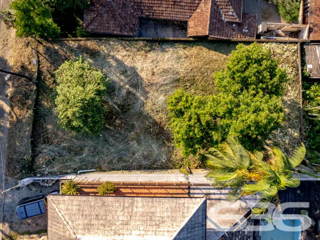 VENDE-SE TERRENO, NO BAIRRO FLORESTA, EM JOINVILLE