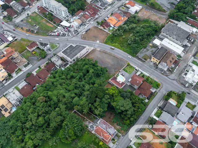 VENDE-SE TERRENO, NO BAIRRO FLORESTA, EM JOINVILLE
