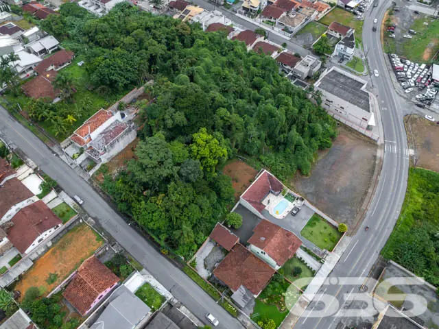VENDE-SE TERRENO, NO BAIRRO FLORESTA, EM JOINVILLE