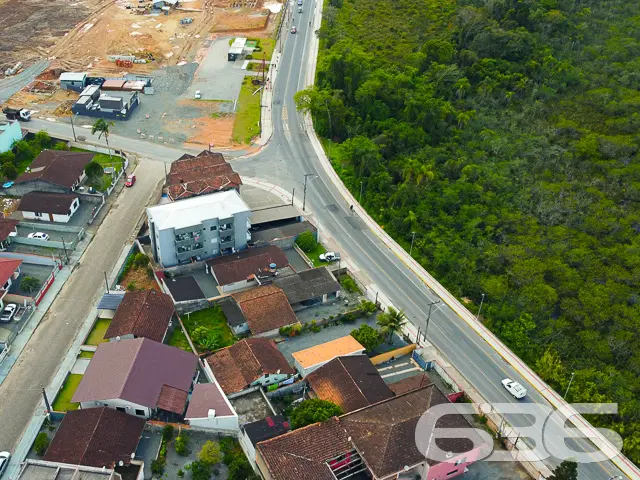 Terreno com topografia plana e regular, o que faci