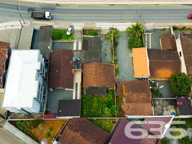 Terreno com topografia plana e regular, o que faci