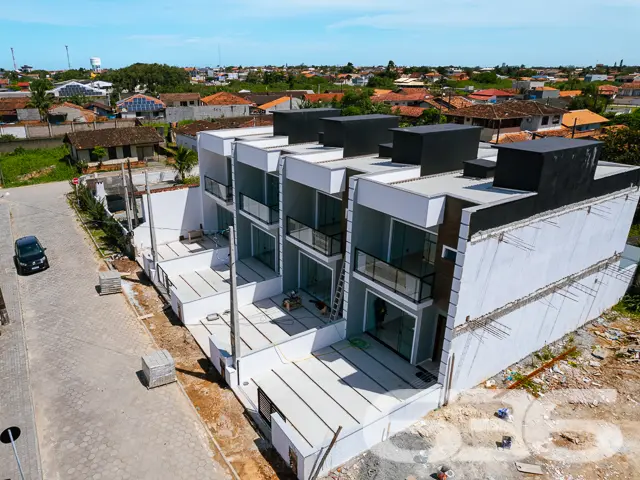 Sobrado com 1 suíte + 2 dormitórios no bairro Cost