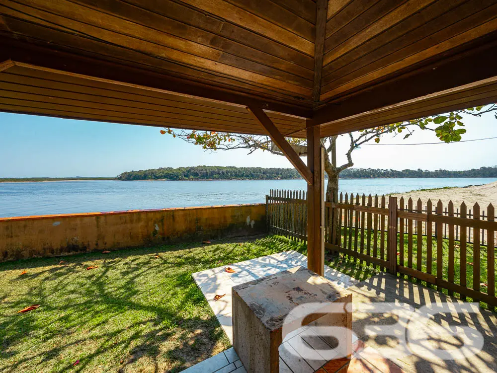CASA COM VISTA PARA A LAGOA - BALNEÁRIO BARRA DO S
