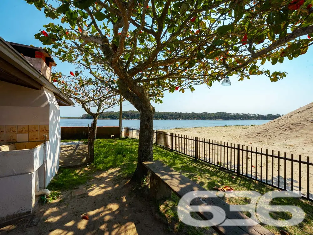 CASA COM VISTA PARA A LAGOA - BALNEÁRIO BARRA DO S