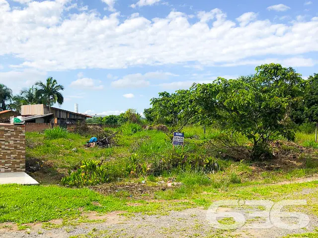 AMPLO TERRENO À VENDA NO BAIRRO PARANAGUAMIRIM
Es