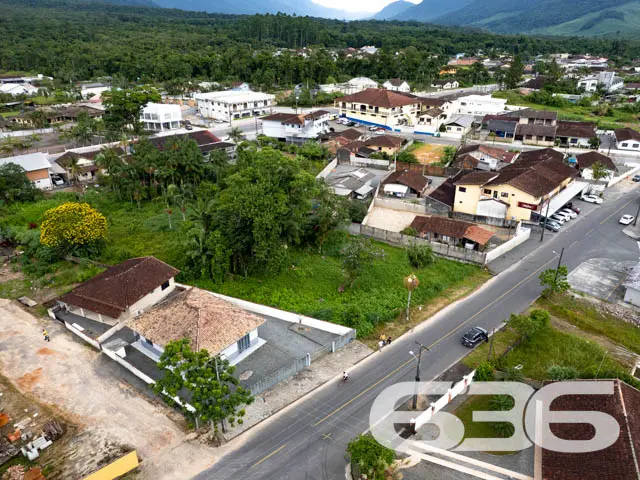 AMPLO TERRENO À VENDA NO CENTRO DE GARUVA
Este é
