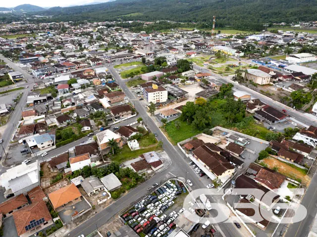 AMPLO TERRENO À VENDA NO CENTRO DE GARUVA
Este é