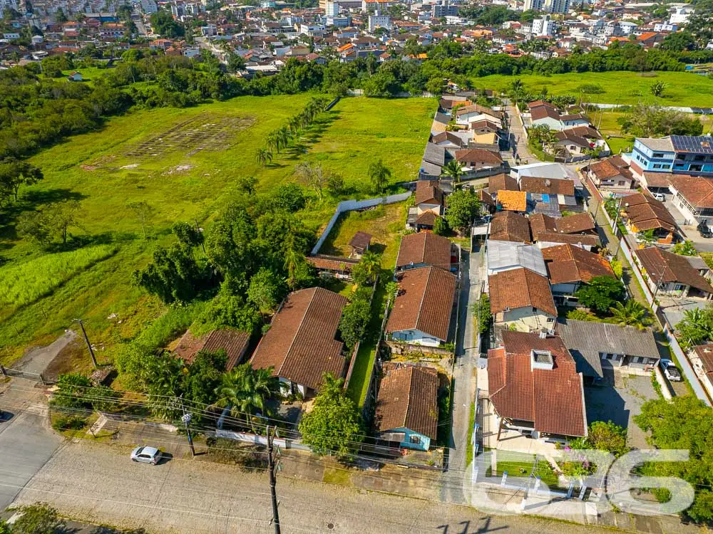 AMPLO TERRENO NO BAIRRO BUCAREIN - ESTUDA PERMUTA