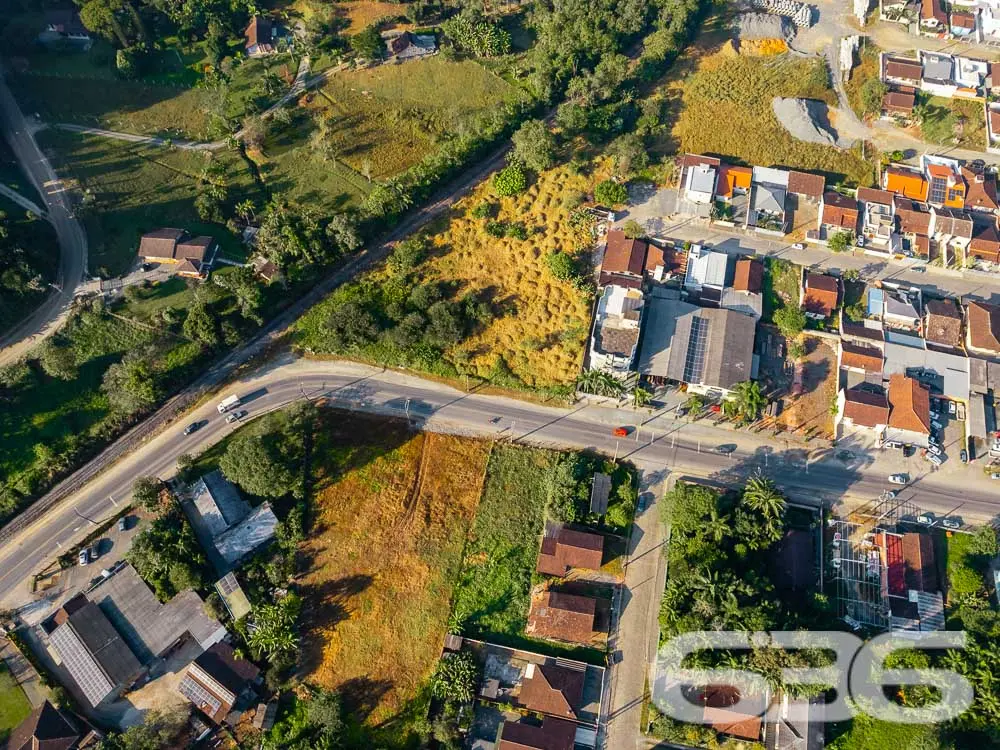 AMPLO TERRENO À VENDA NO BAIRRO NOVA BRASÍLIA

Ate