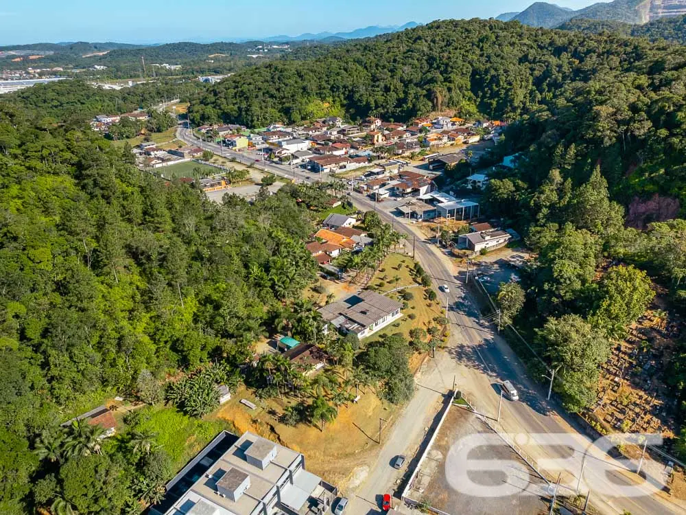 OPORTUNIDADE DE TERRENO À VENDA NO CENTRO DE PIRAB