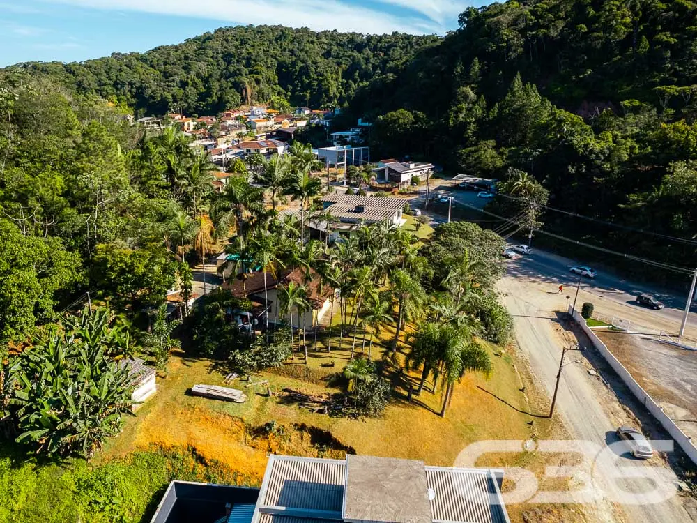OPORTUNIDADE DE TERRENO À VENDA NO CENTRO DE PIRAB