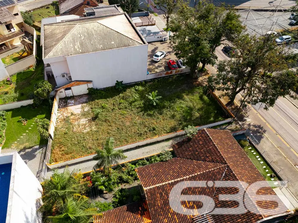 TERRENO À VENDA EM EXCELENTE LOCALIZAÇÃO NO BAIRRO