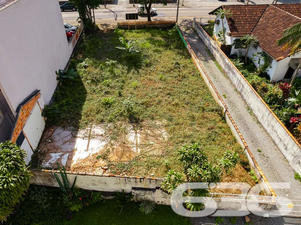 TERRENO À VENDA EM EXCELENTE LOCALIZAÇÃO NO BAIRRO