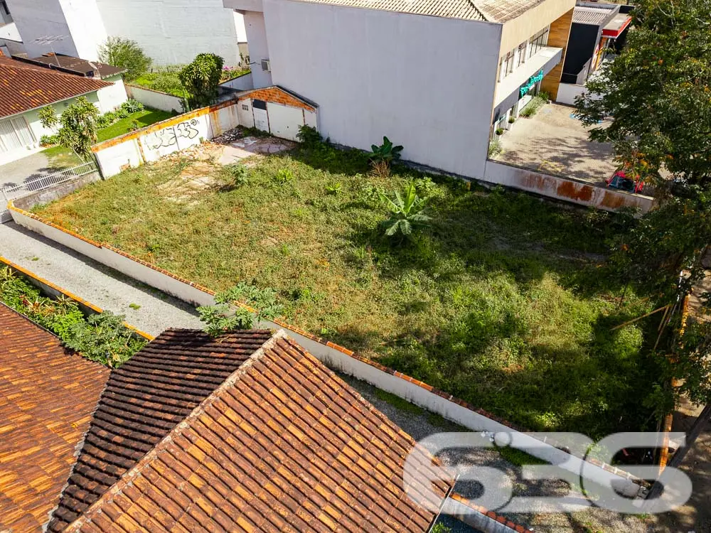 TERRENO À VENDA EM EXCELENTE LOCALIZAÇÃO NO BAIRRO