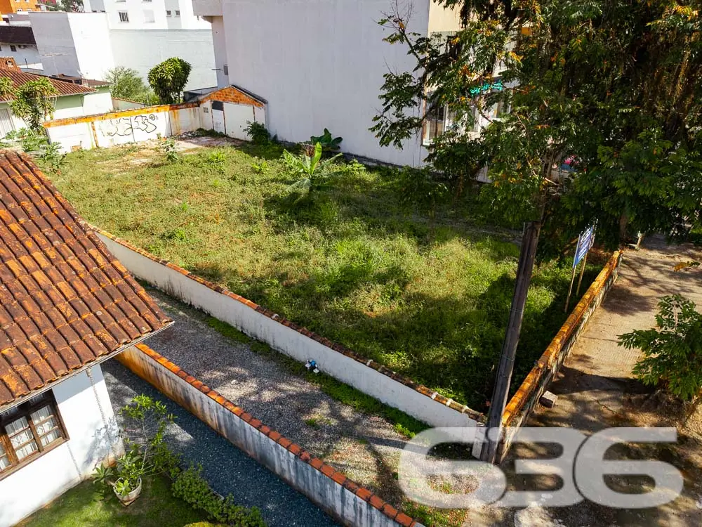 TERRENO À VENDA EM EXCELENTE LOCALIZAÇÃO NO BAIRRO