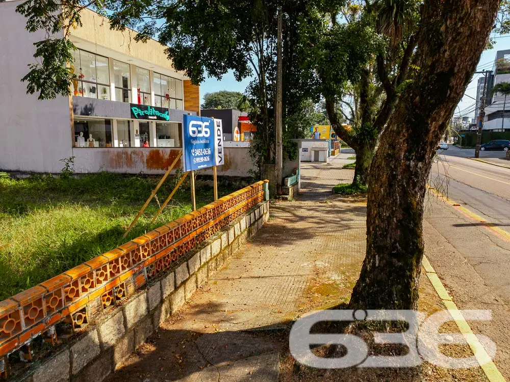 TERRENO À VENDA EM EXCELENTE LOCALIZAÇÃO NO BAIRRO
