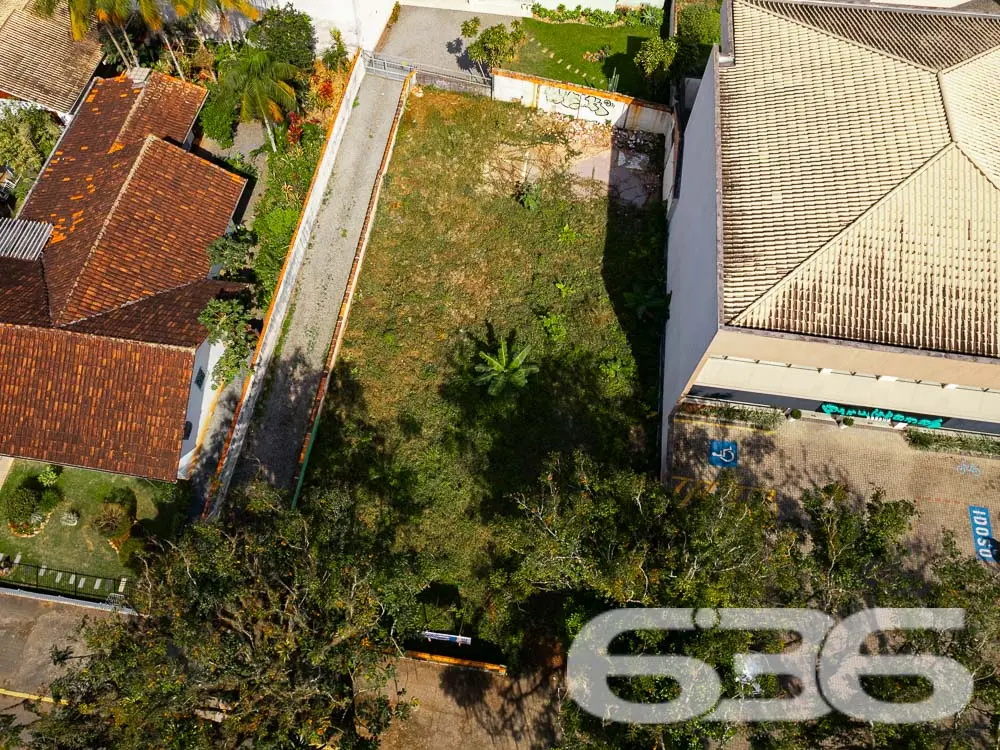 TERRENO À VENDA EM EXCELENTE LOCALIZAÇÃO NO BAIRRO