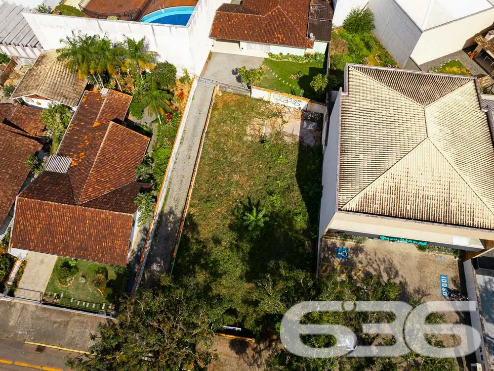 TERRENO À VENDA EM EXCELENTE LOCALIZAÇÃO NO BAIRRO