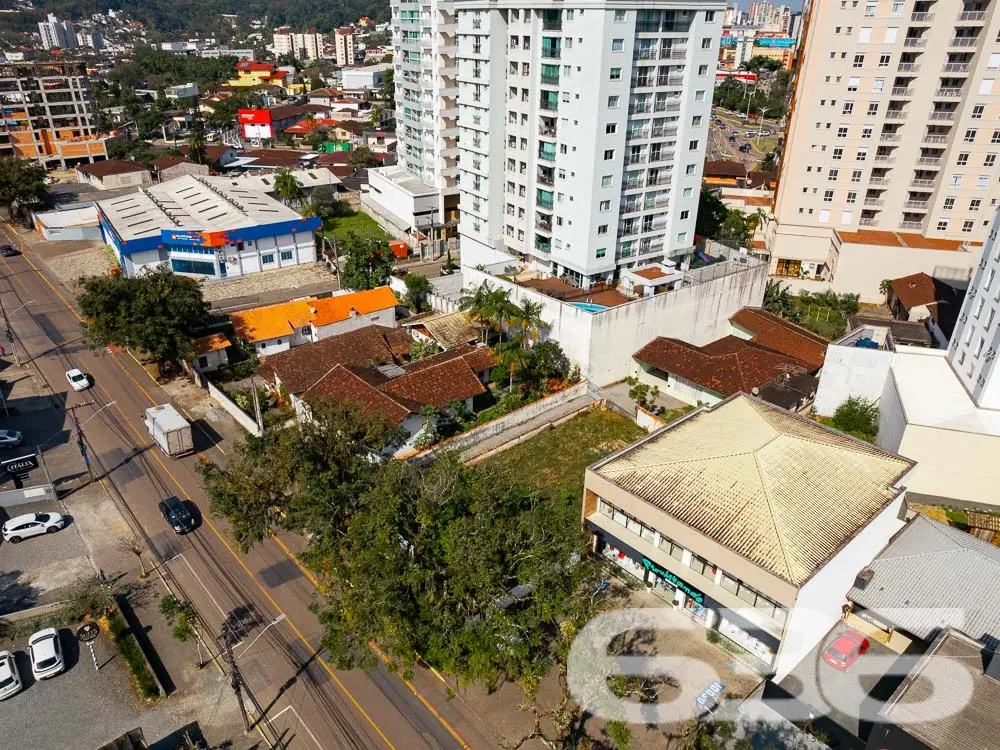 TERRENO À VENDA EM EXCELENTE LOCALIZAÇÃO NO BAIRRO