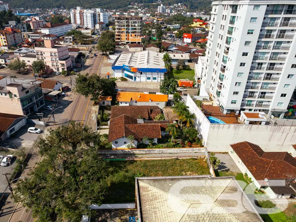 TERRENO À VENDA EM EXCELENTE LOCALIZAÇÃO NO BAIRRO