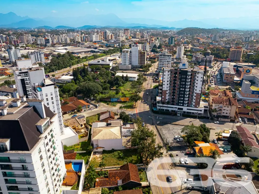 TERRENO À VENDA EM EXCELENTE LOCALIZAÇÃO NO BAIRRO