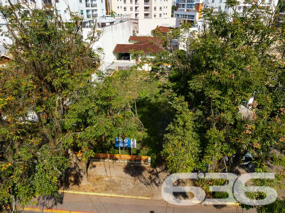 TERRENO À VENDA EM EXCELENTE LOCALIZAÇÃO NO BAIRRO