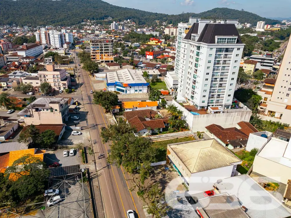 TERRENO À VENDA EM EXCELENTE LOCALIZAÇÃO NO BAIRRO