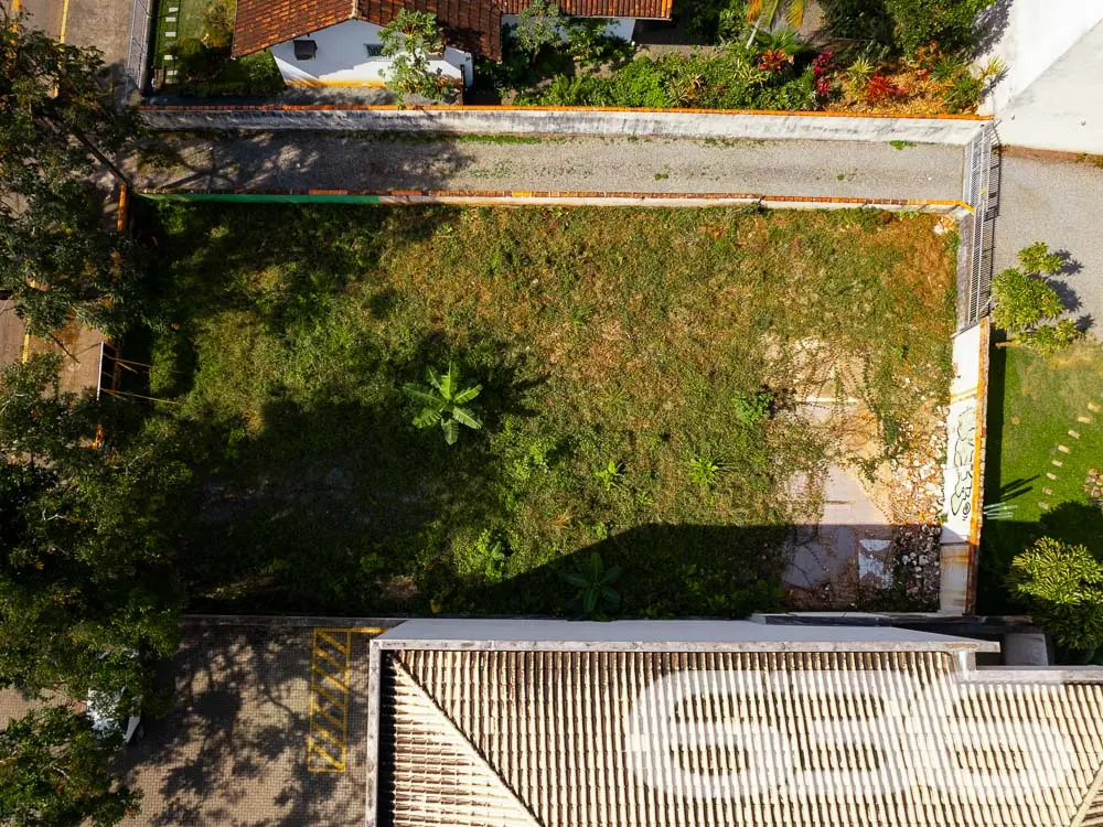 TERRENO À VENDA EM EXCELENTE LOCALIZAÇÃO NO BAIRRO