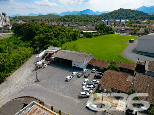 Oportunidade única em Joinville, SC! Terreno plano