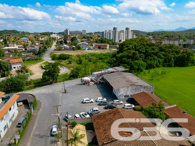 Oportunidade única em Joinville, SC! Terreno plano