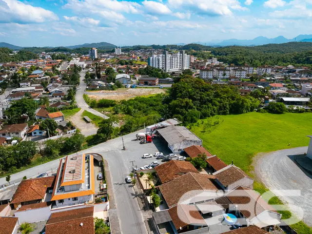 Oportunidade única em Joinville, SC! Terreno plano