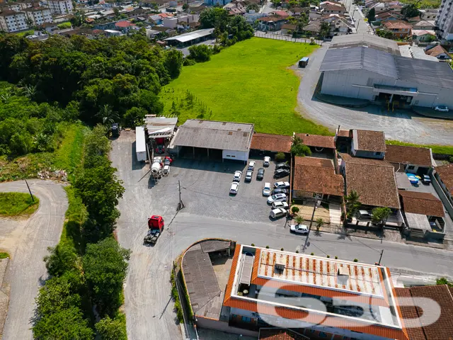 Oportunidade única em Joinville, SC! Terreno plano