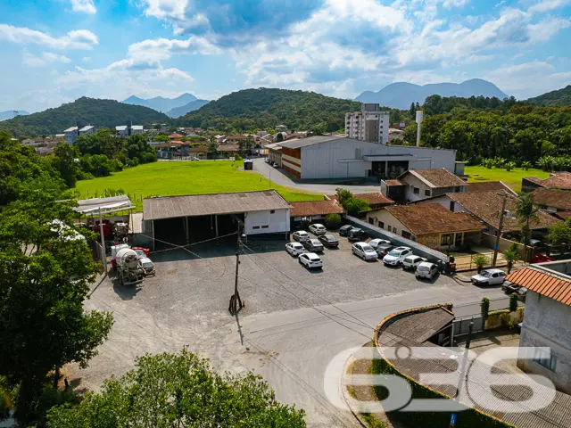 Oportunidade única em Joinville, SC! Terreno plano