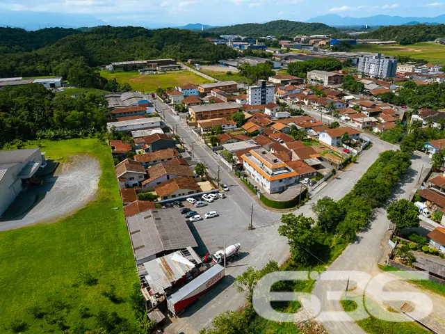 Oportunidade única em Joinville, SC! Terreno plano