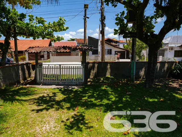 VENDE-SE RESIDÊNCIA COM SUÍTE + 2 DORMITÓRIOS NO C
