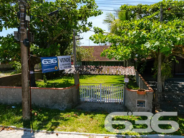 VENDE-SE RESIDÊNCIA COM SUÍTE + 2 DORMITÓRIOS NO C
