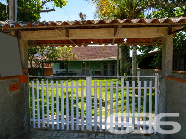 VENDE-SE RESIDÊNCIA COM SUÍTE + 2 DORMITÓRIOS NO C