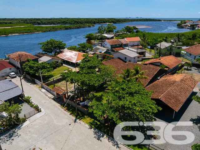 VENDE-SE RESIDÊNCIA COM SUÍTE + 2 DORMITÓRIOS NO C