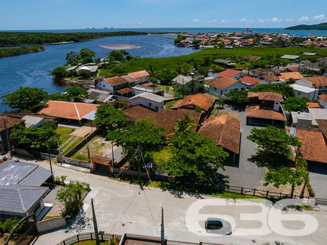 VENDE-SE RESIDÊNCIA COM SUÍTE + 2 DORMITÓRIOS NO C