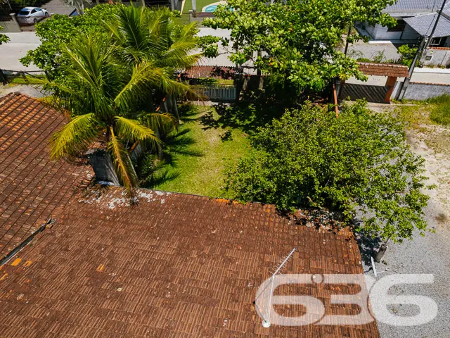 VENDE-SE RESIDÊNCIA COM SUÍTE + 2 DORMITÓRIOS NO C