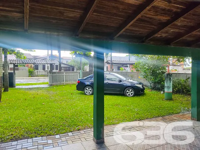 VENDE-SE RESIDÊNCIA COM SUÍTE + 2 DORMITÓRIOS NO C