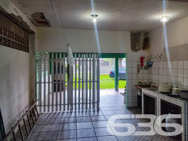 VENDE-SE RESIDÊNCIA COM SUÍTE + 2 DORMITÓRIOS NO C