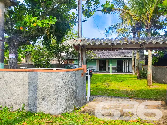 VENDE-SE RESIDÊNCIA COM SUÍTE + 2 DORMITÓRIOS NO C