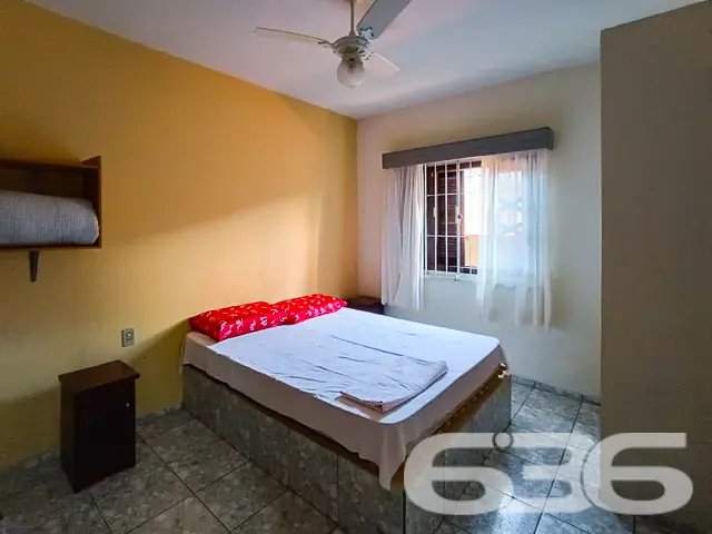 VENDE-SE RESIDÊNCIA COM SUÍTE + 2 DORMITÓRIOS NO C