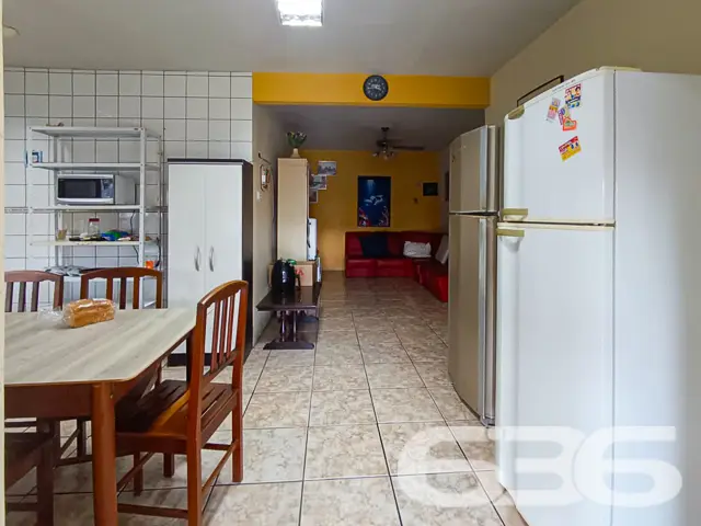 VENDE-SE RESIDÊNCIA COM SUÍTE + 2 DORMITÓRIOS NO C
