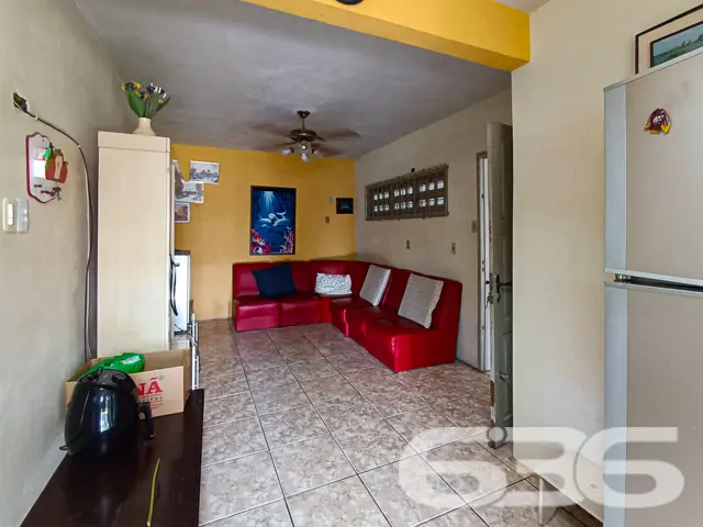 VENDE-SE RESIDÊNCIA COM SUÍTE + 2 DORMITÓRIOS NO C