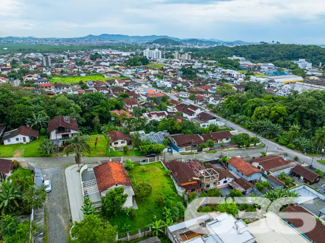 Localizado no charmoso bairro Boa Vista, este terr