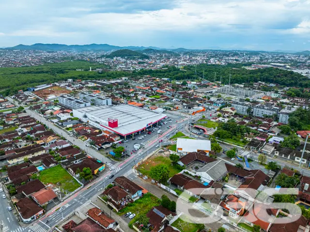 Localizado no charmoso bairro Boa Vista, este terr